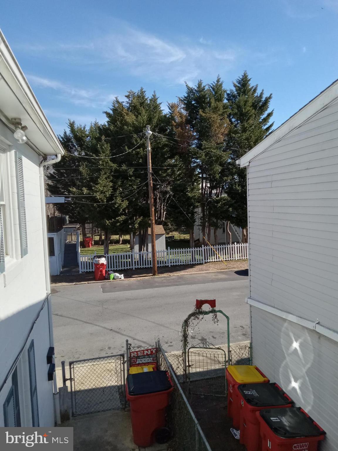 CHARLES TOWN CORPORATION - Residential Lease