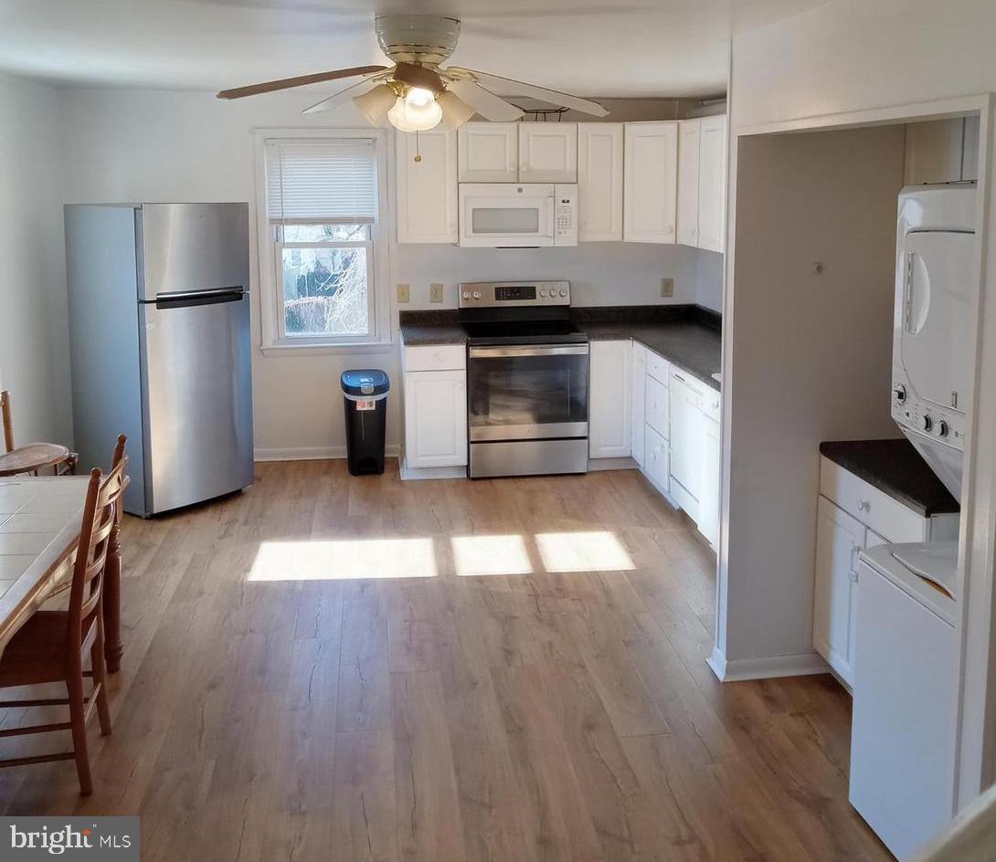 CHARLES TOWN CORPORATION - Residential Lease