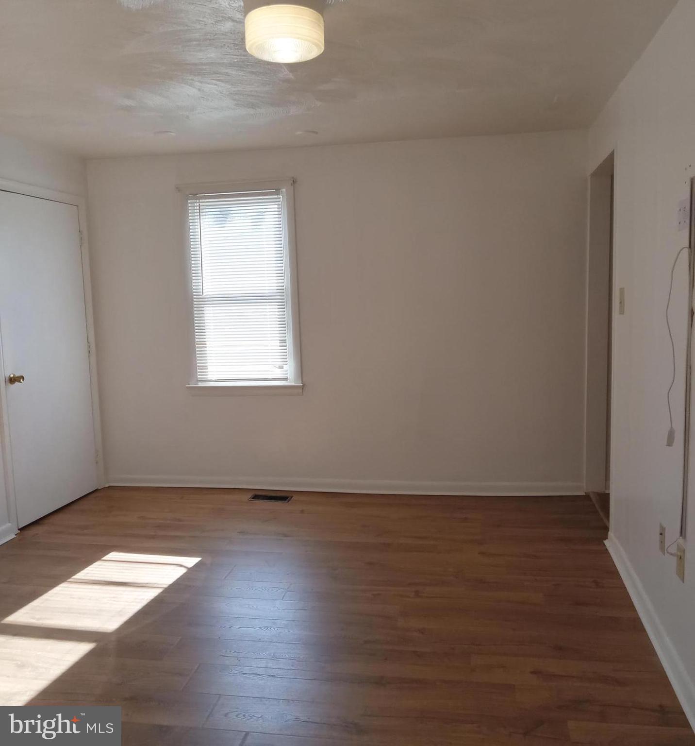 CHARLES TOWN CORPORATION - Residential Lease