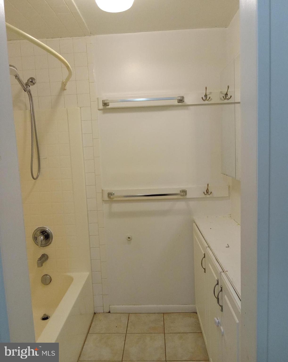 CHARLES TOWN CORPORATION - Residential Lease