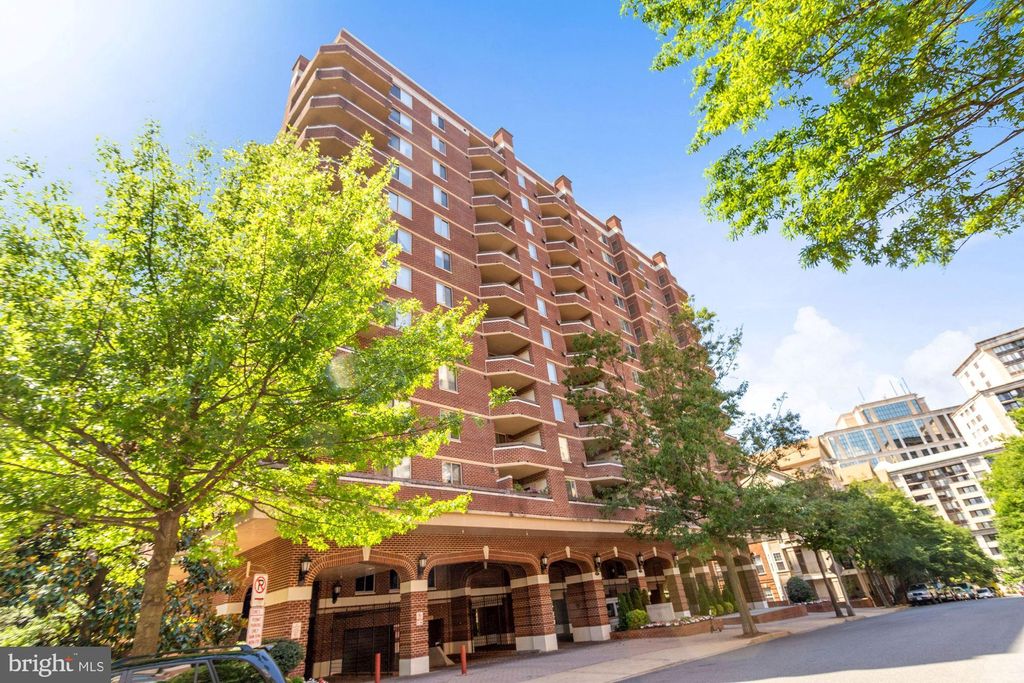 Photo of 1276 N Wayne Street #718, ARLINGTON, VA 22201 (MLS # VAAR2063424)