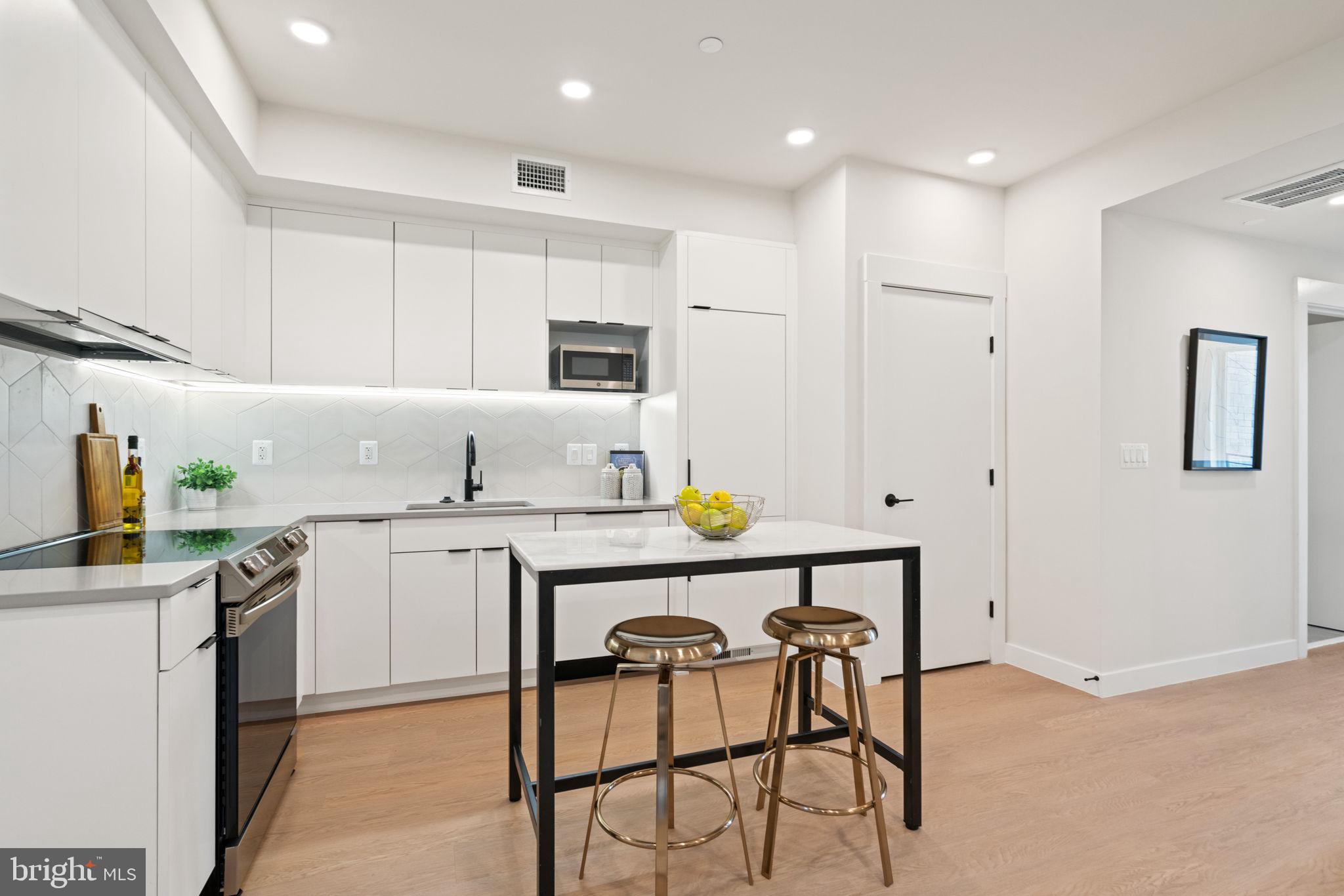 733 8TH STREET SE 01