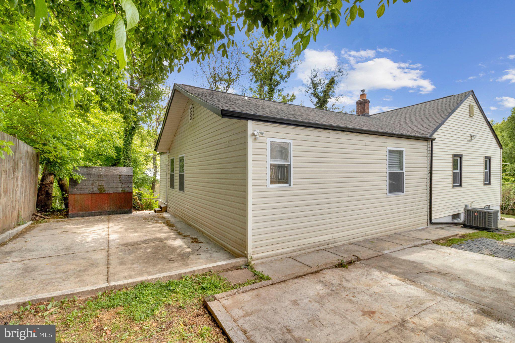VEIRS MILL VILLAGE - Residential