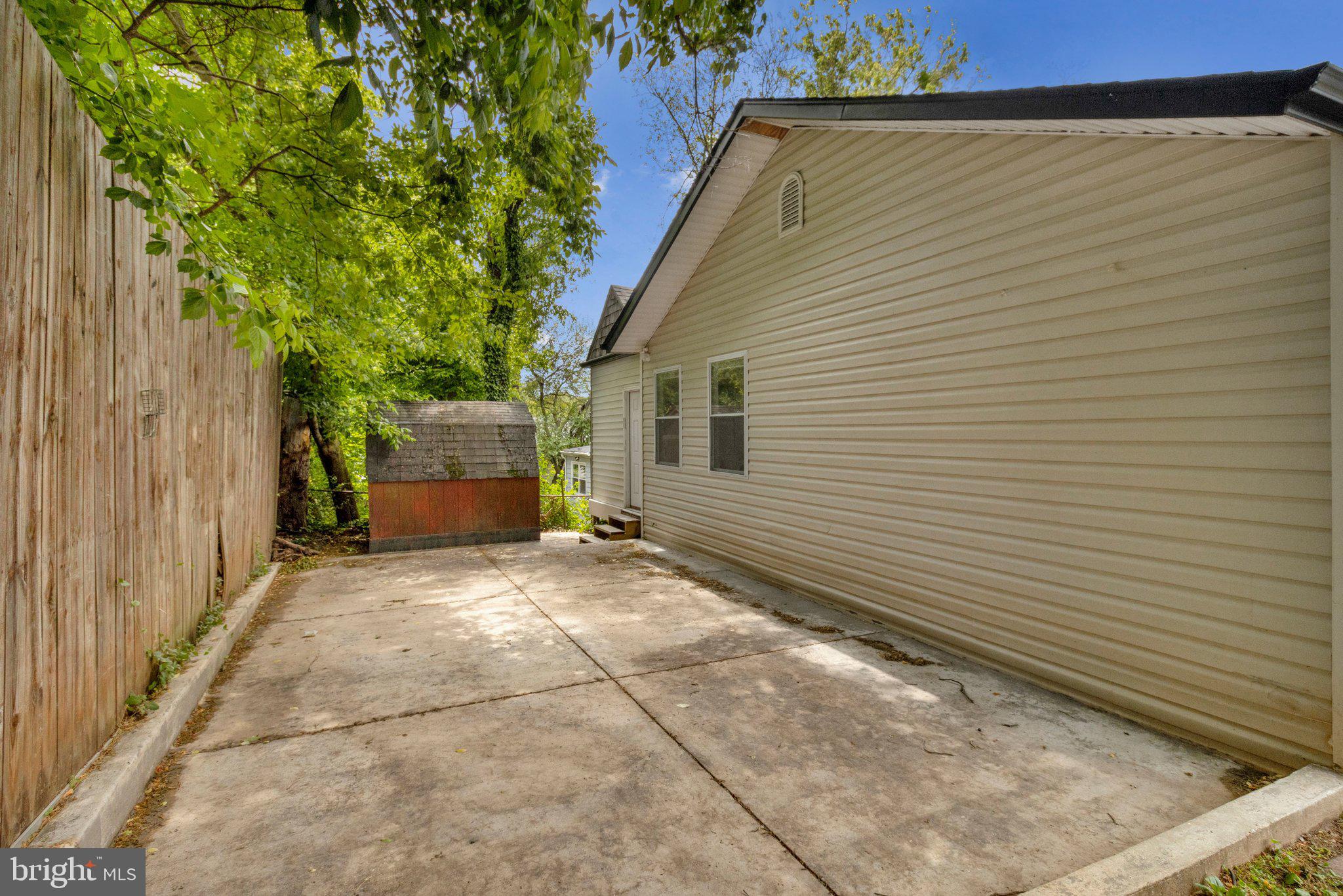 VEIRS MILL VILLAGE - Residential
