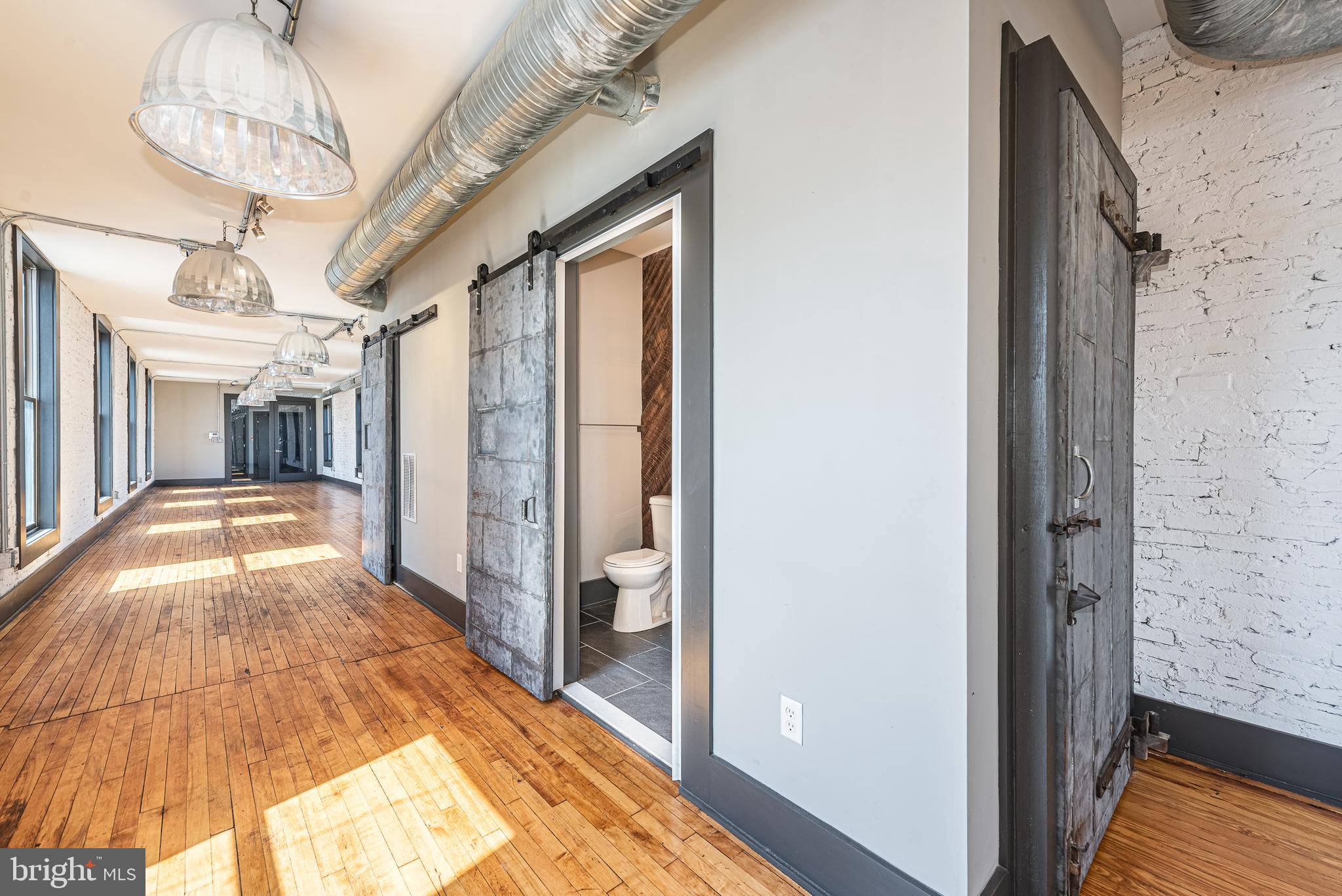 CANTON - Commercial Lease