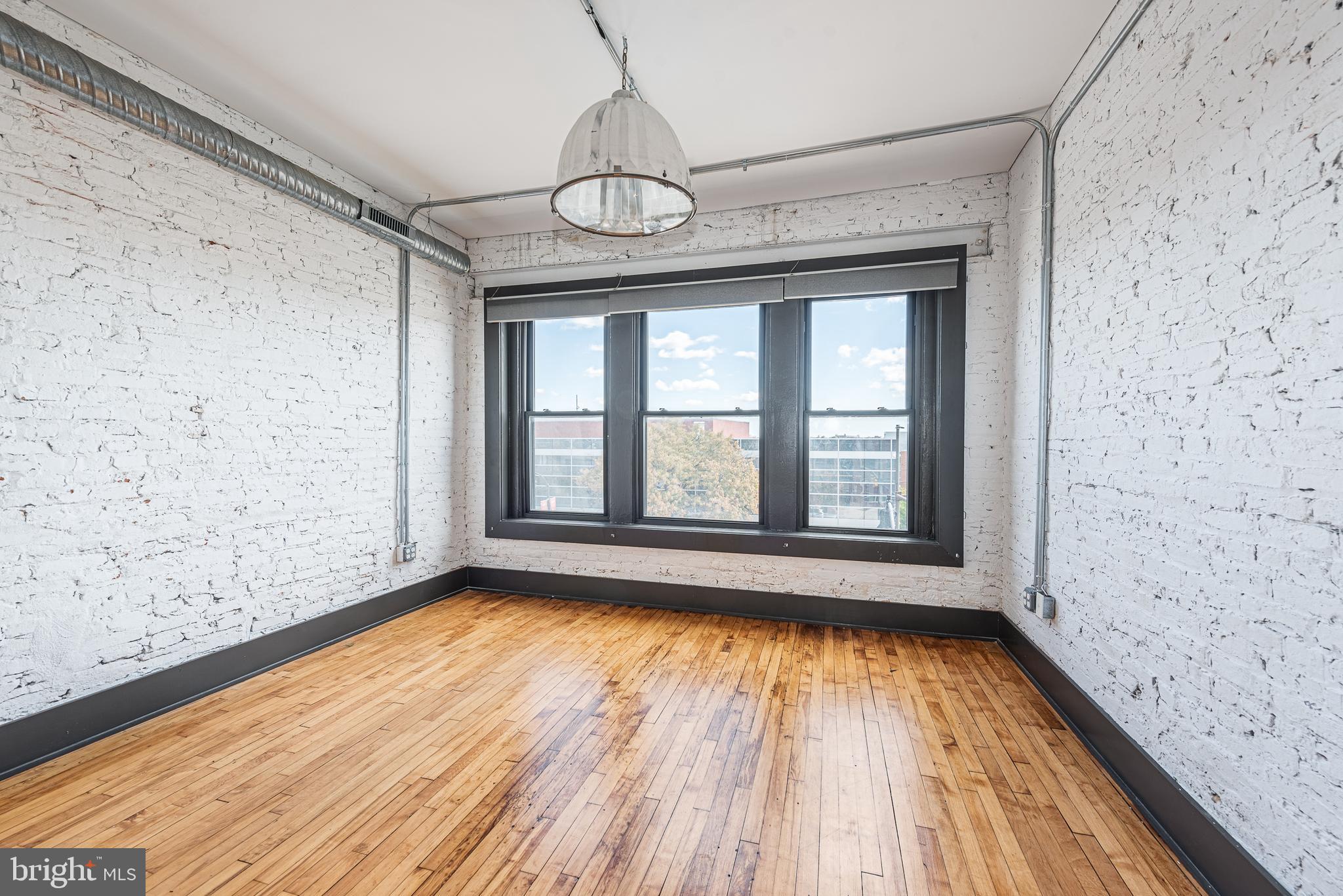 CANTON - Commercial Lease