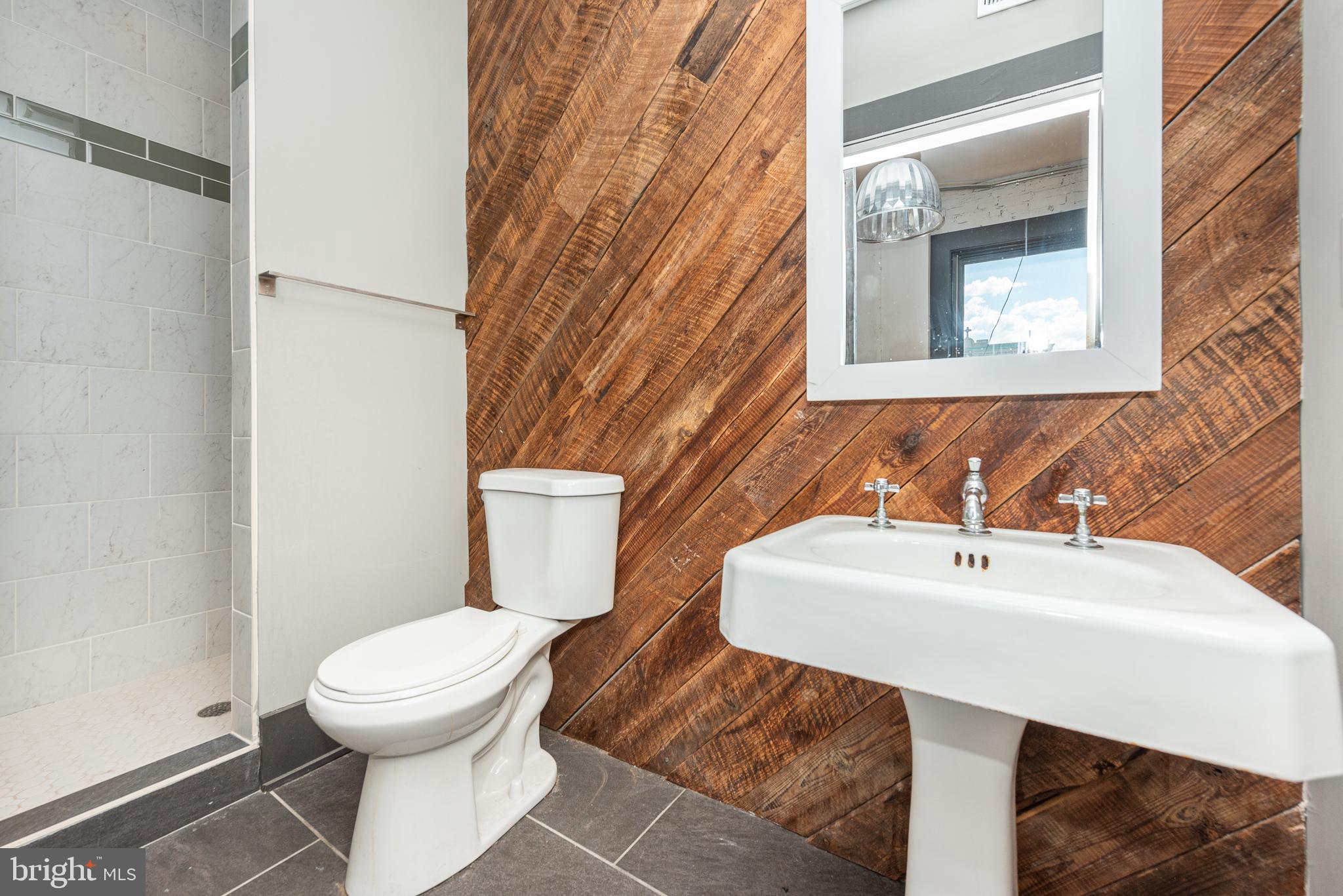 CANTON - Commercial Lease