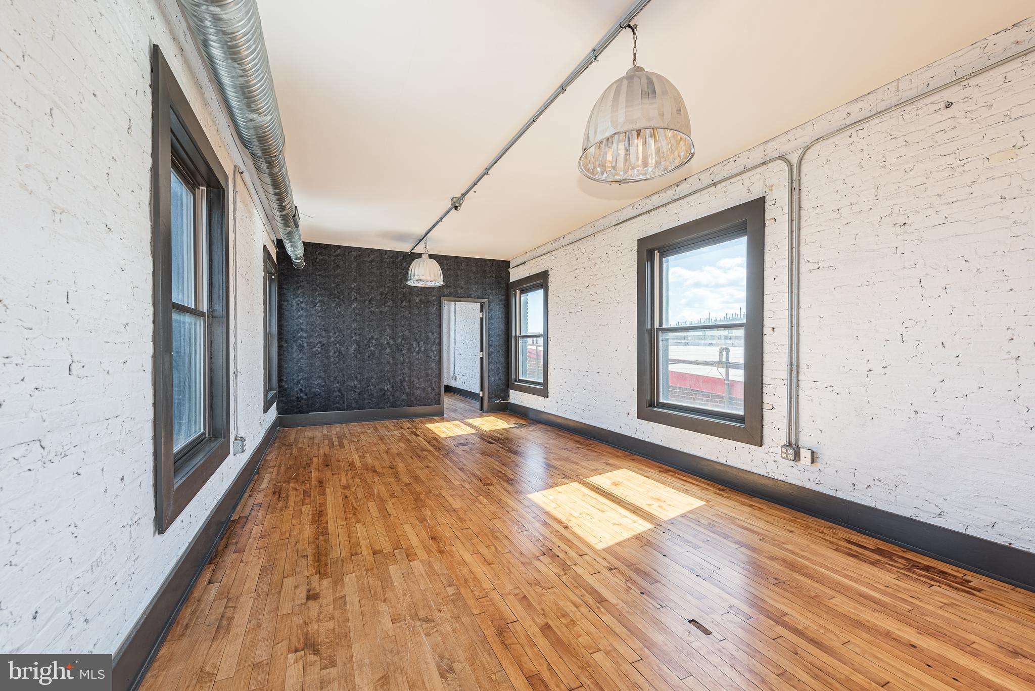 CANTON - Commercial Lease