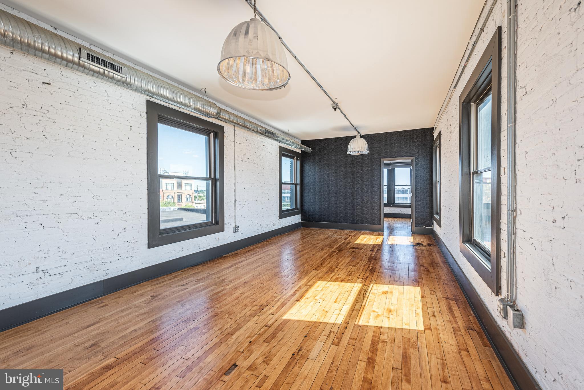 CANTON - Commercial Lease