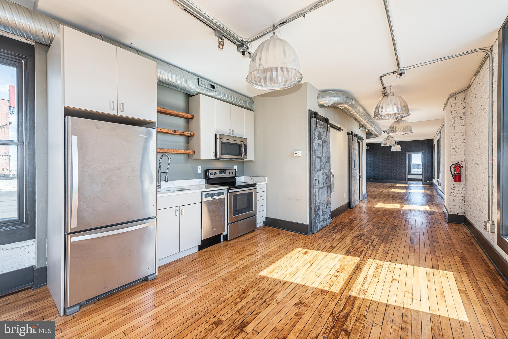 CANTON - Commercial Lease