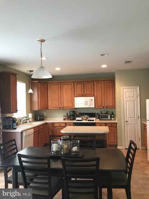 THE VILLAGES AT BRISTOL - Residential Lease