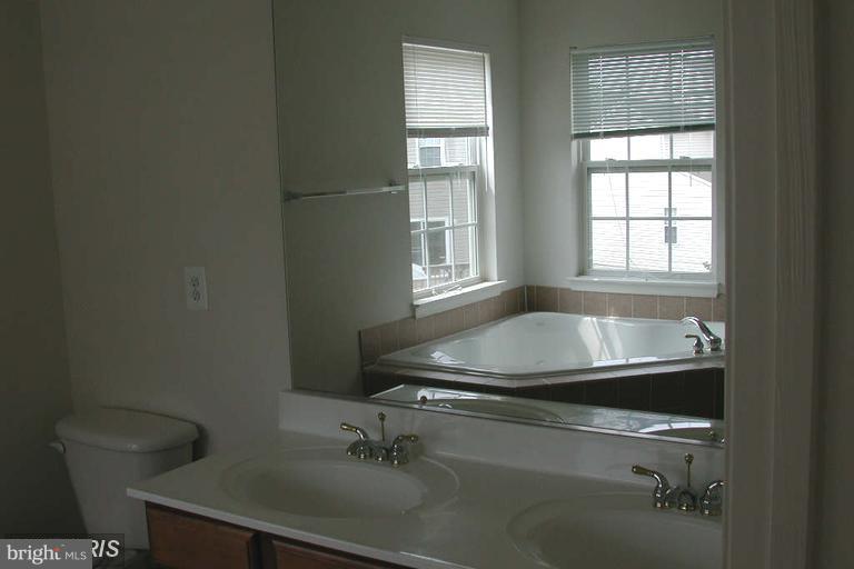 THE VILLAGES AT BRISTOL - Residential Lease