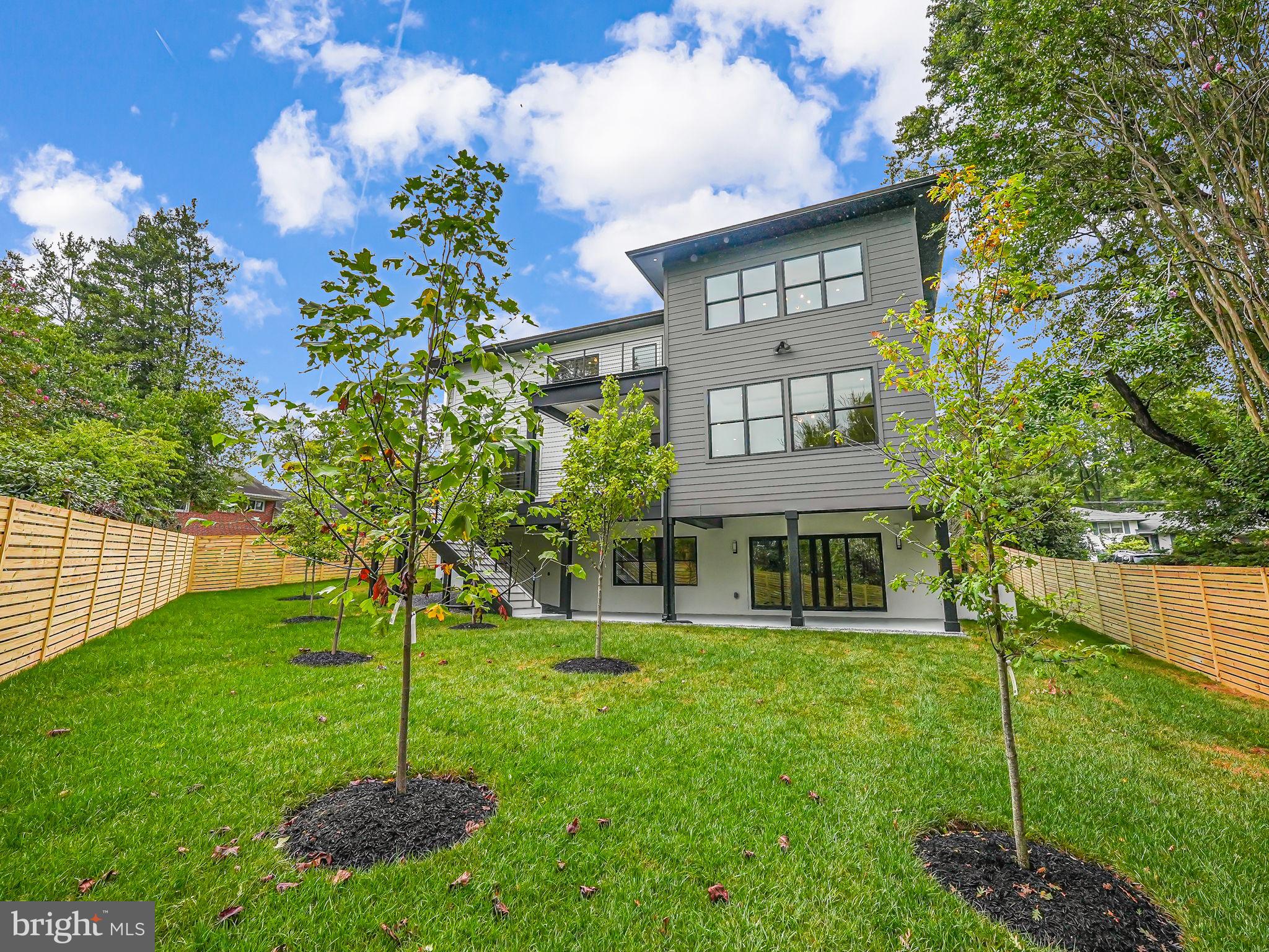 BROYHILL GLEN GARY PARK - Residential