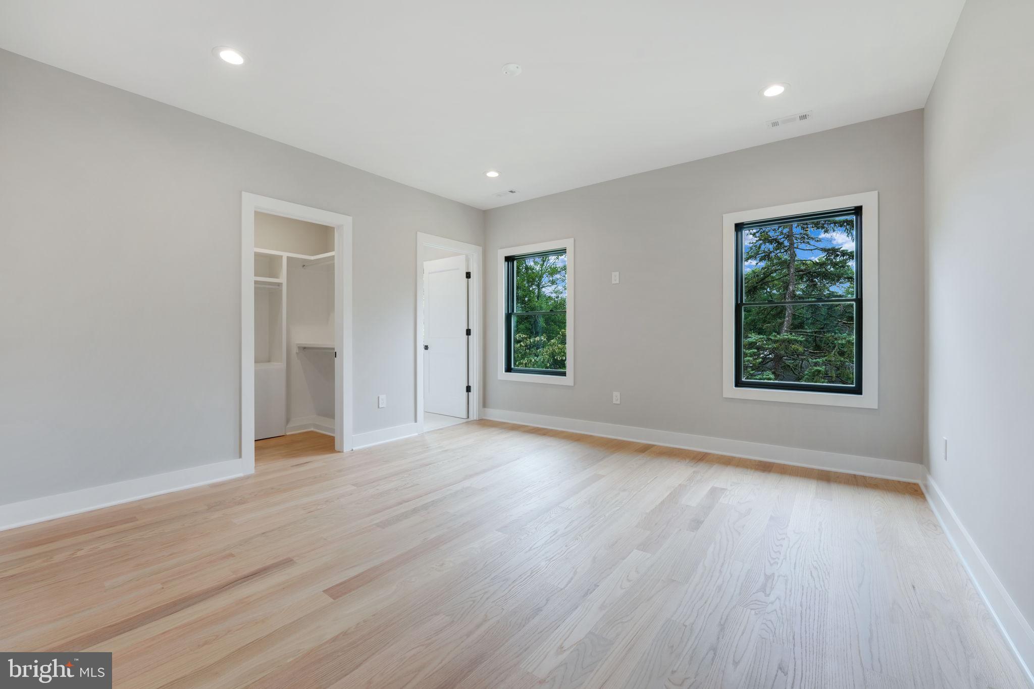 BROYHILL GLEN GARY PARK - Residential