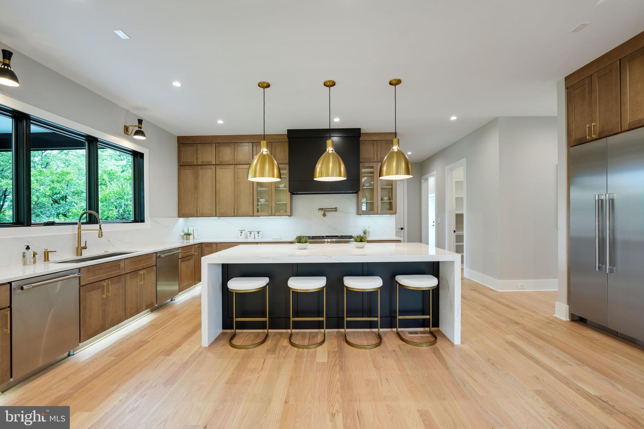 BROYHILL GLEN GARY PARK - Residential