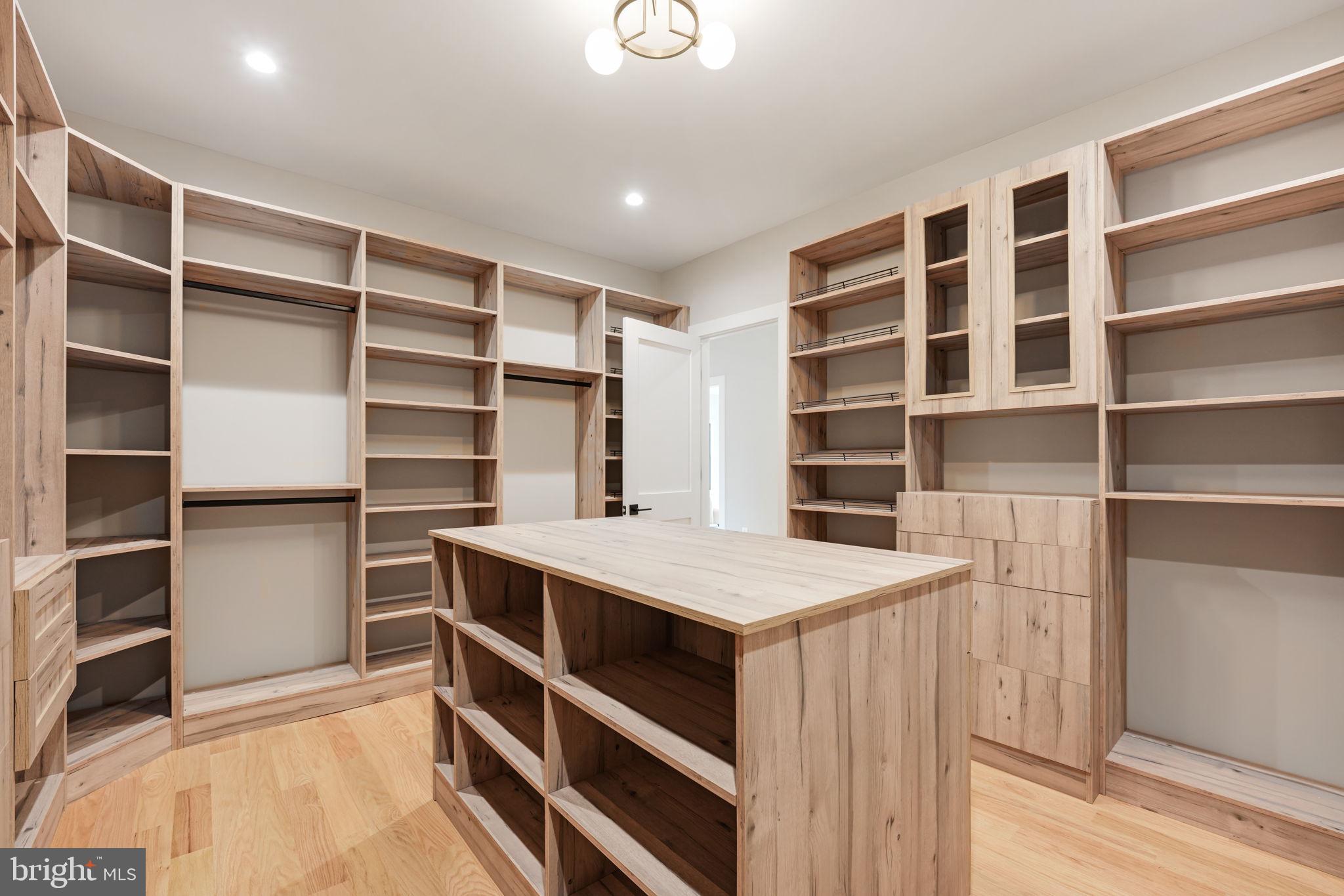 BROYHILL GLEN GARY PARK - Residential