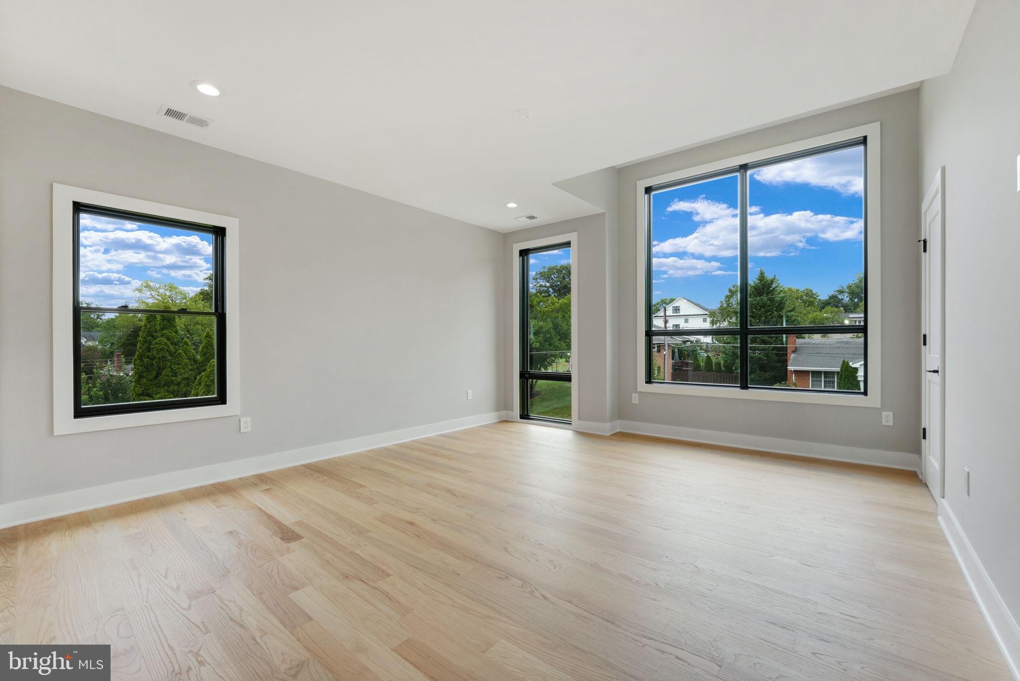 BROYHILL GLEN GARY PARK - Residential