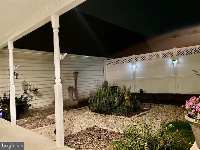 JAMESTOWN SQUARE - Residential