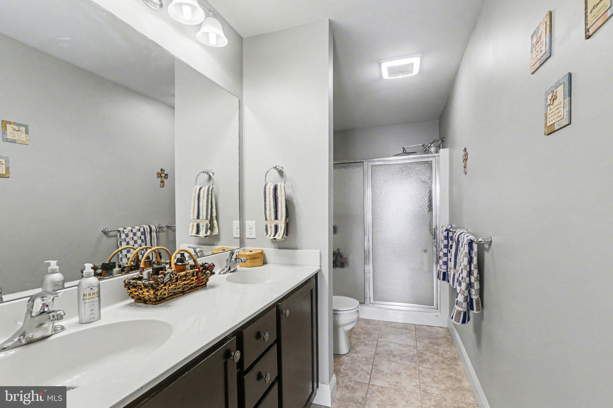 JAMESTOWN SQUARE - Residential