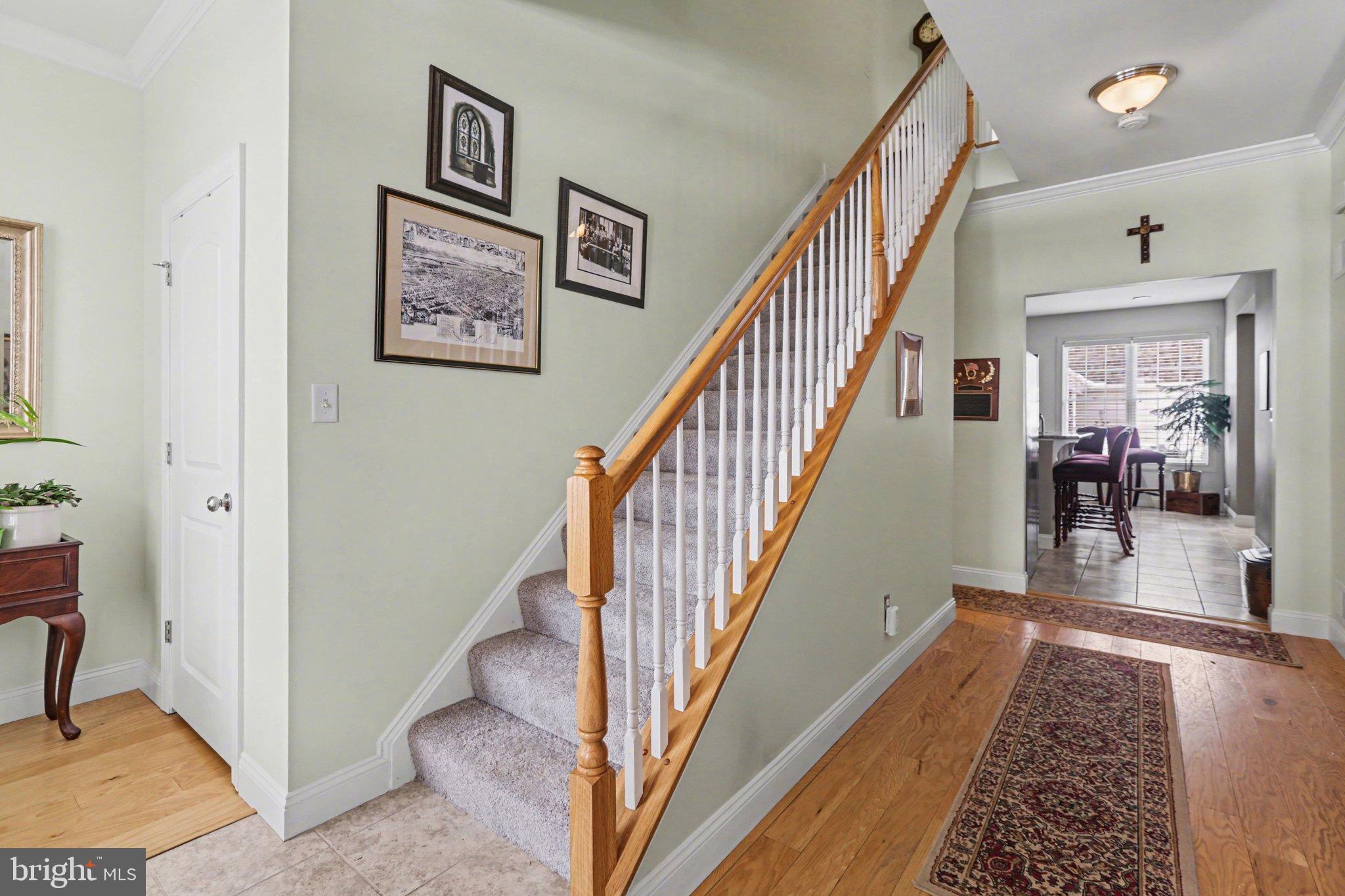 JAMESTOWN SQUARE - Residential