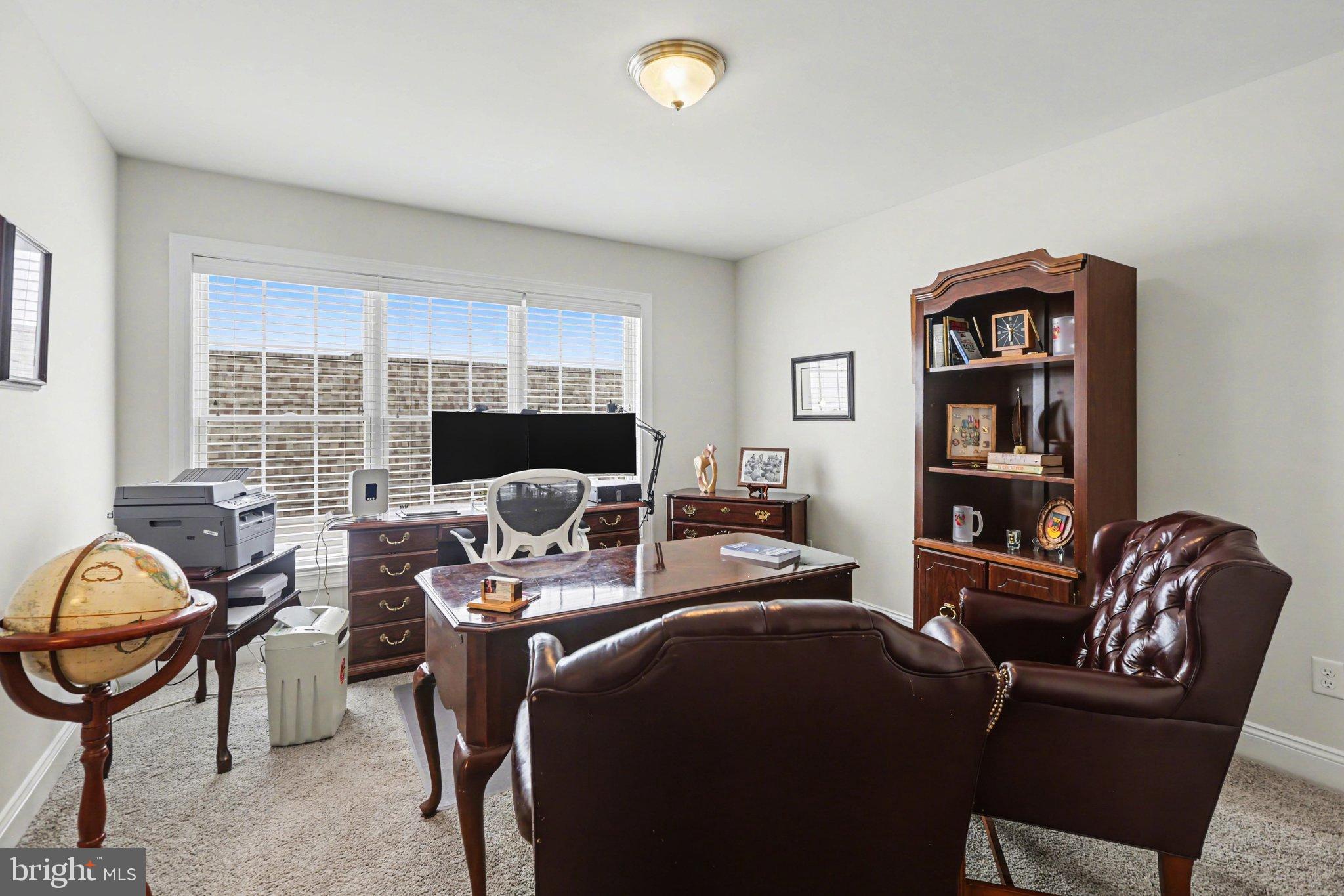 JAMESTOWN SQUARE - Residential