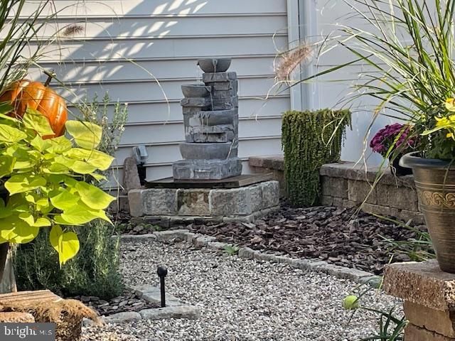 JAMESTOWN SQUARE - Residential