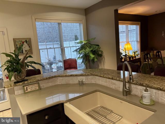 JAMESTOWN SQUARE - Residential