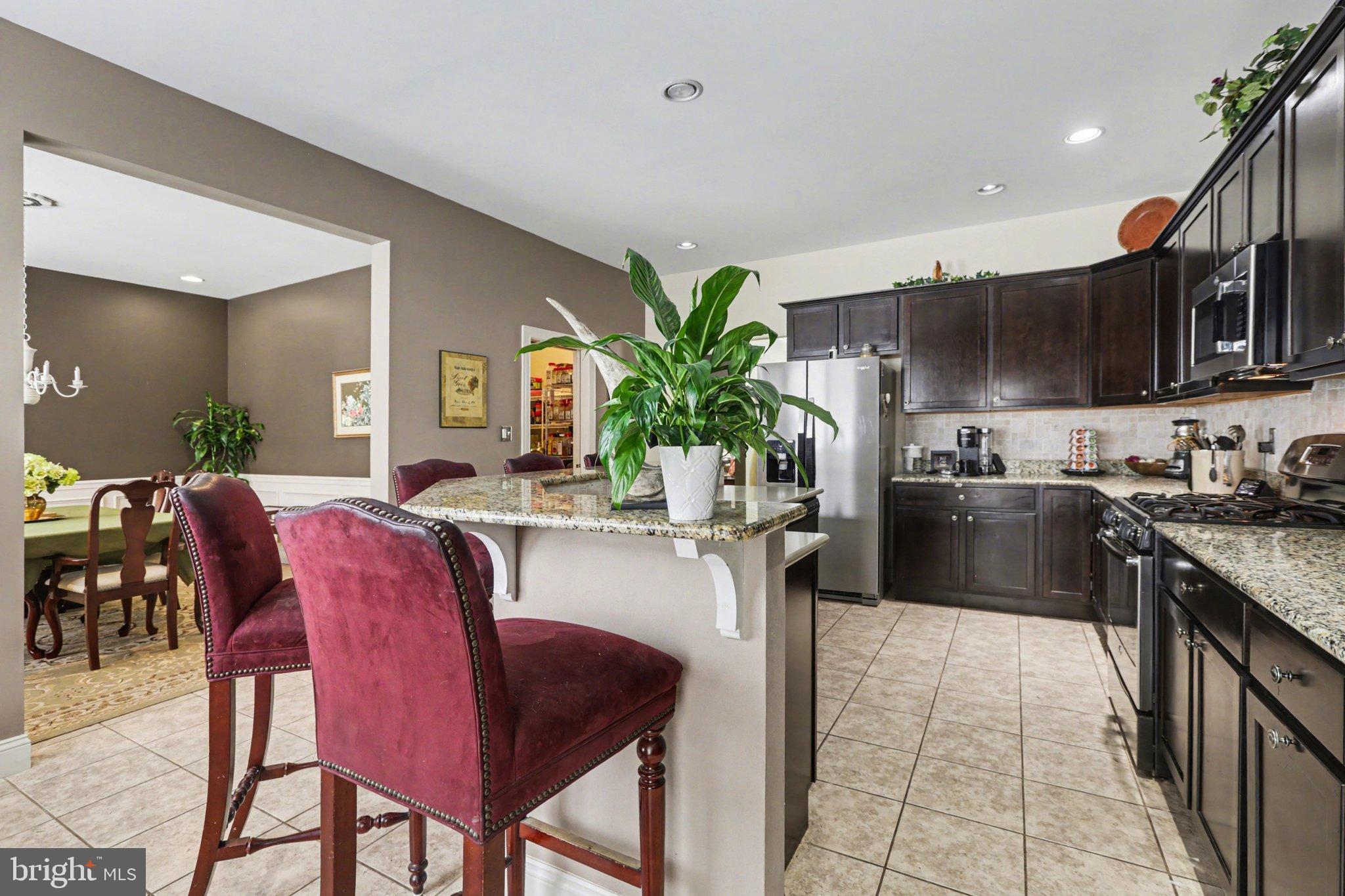 JAMESTOWN SQUARE - Residential