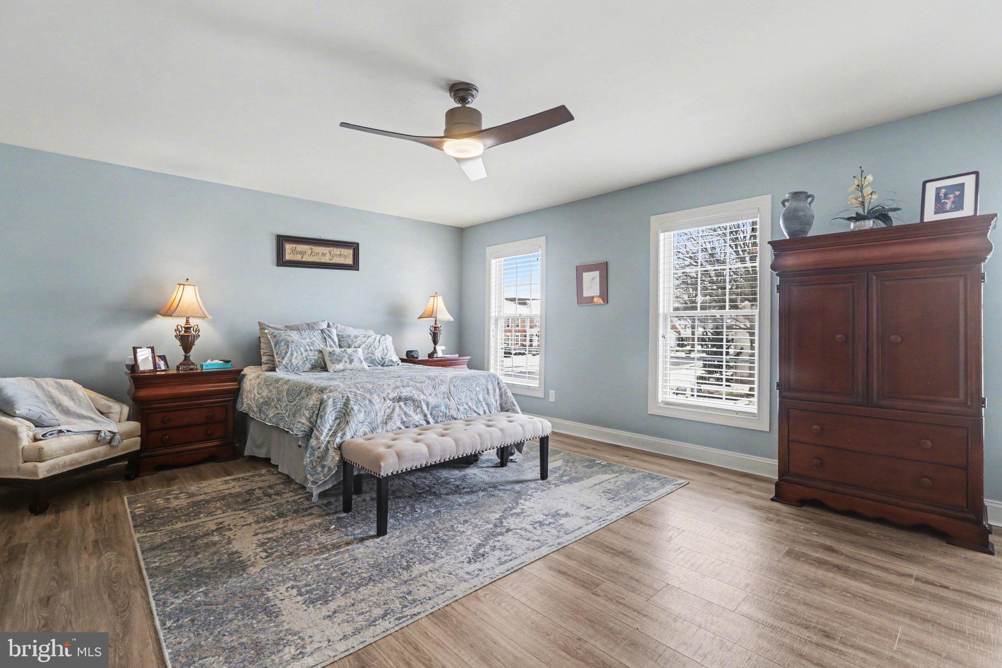 JAMESTOWN SQUARE - Residential