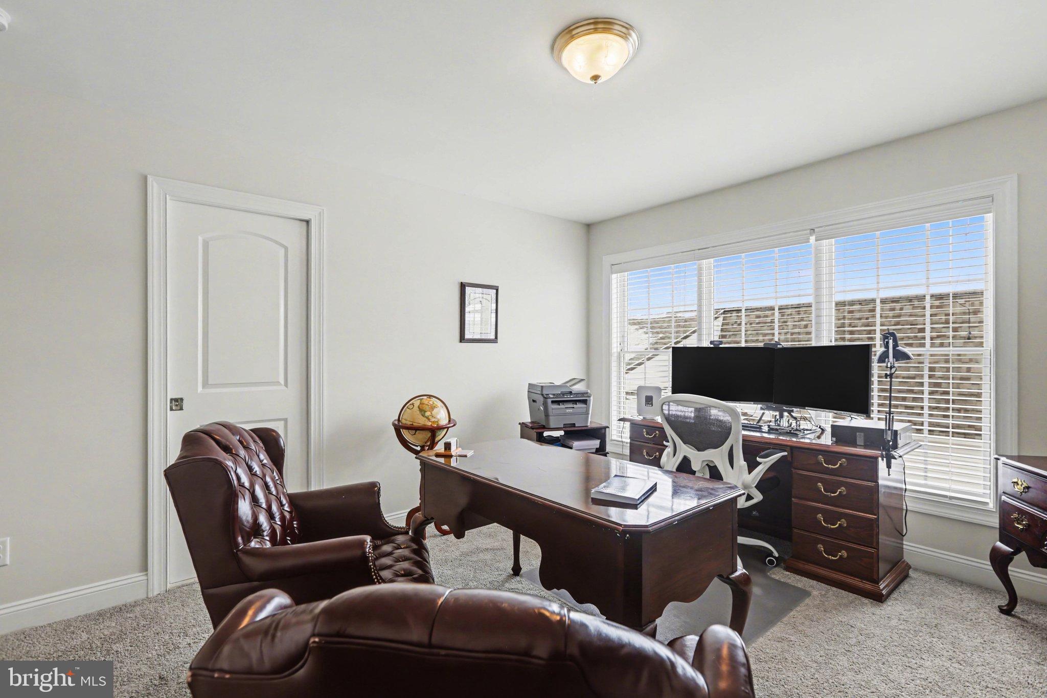 JAMESTOWN SQUARE - Residential