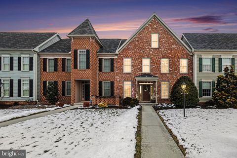 3 JAMESTOWN SQUARE MECHANICSBURG PA 17050