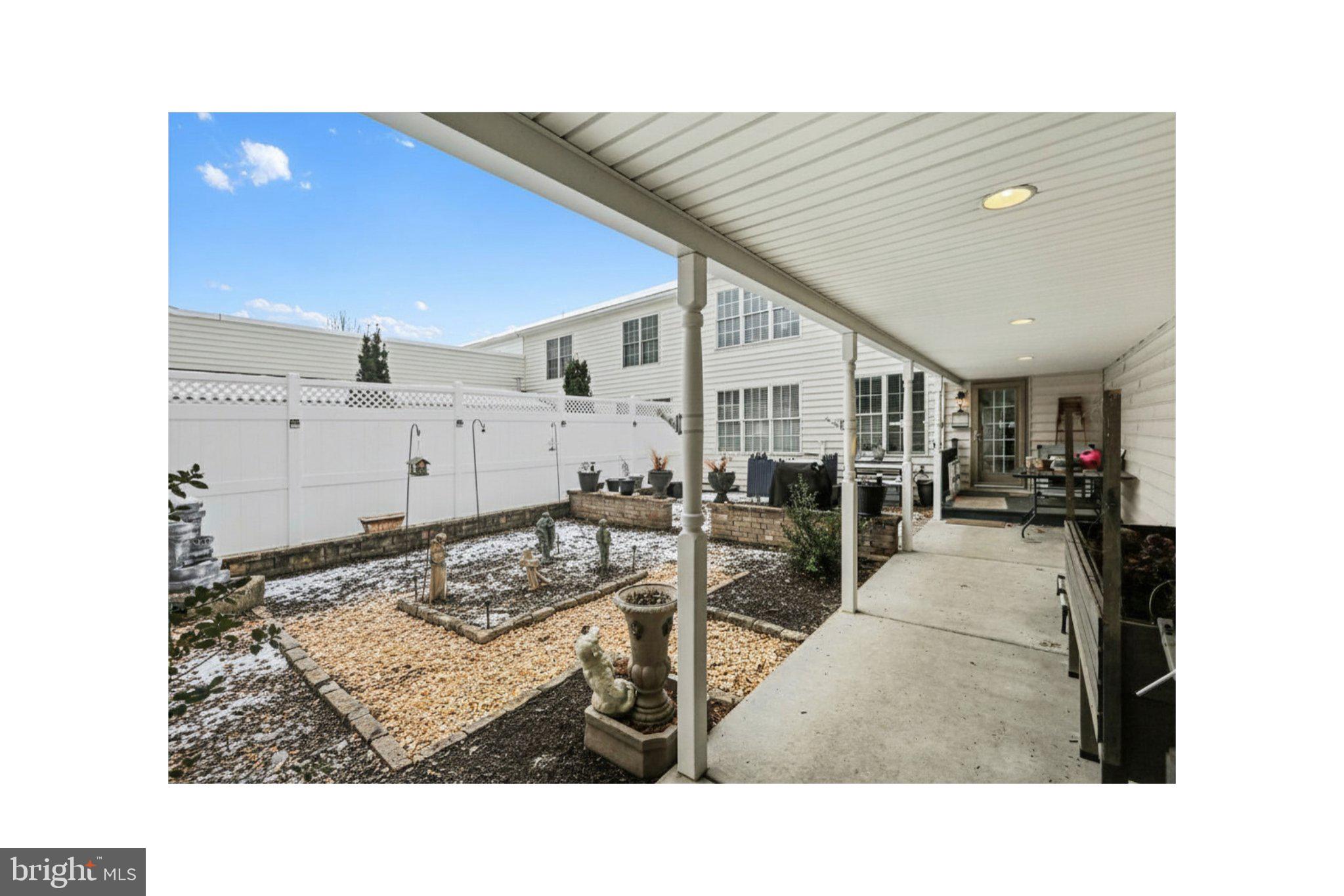 JAMESTOWN SQUARE - Residential