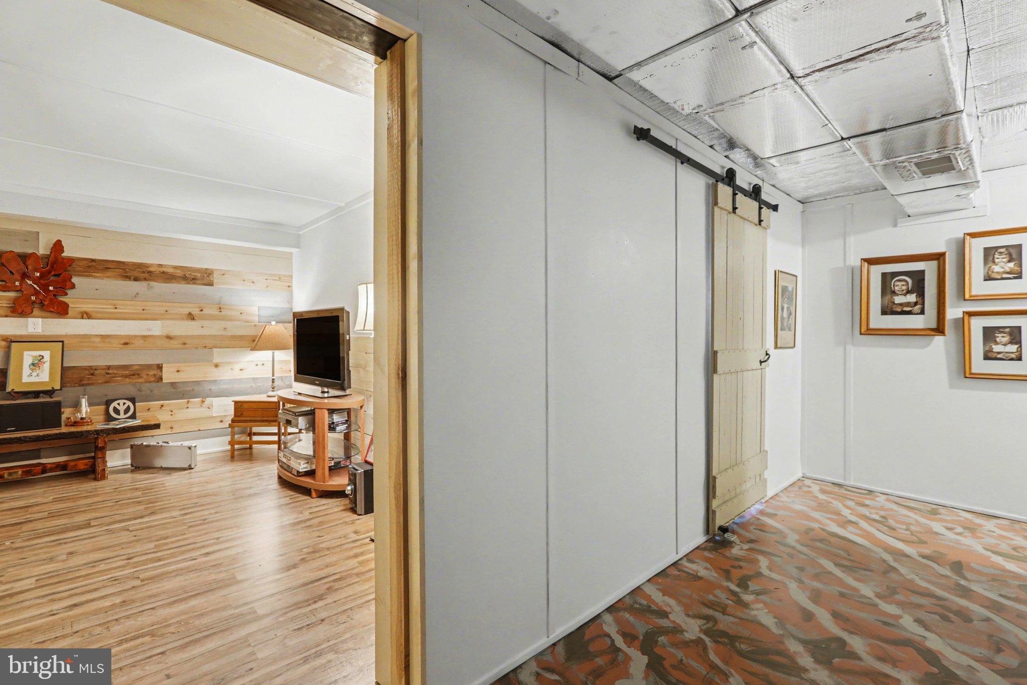 JAMESTOWN SQUARE - Residential