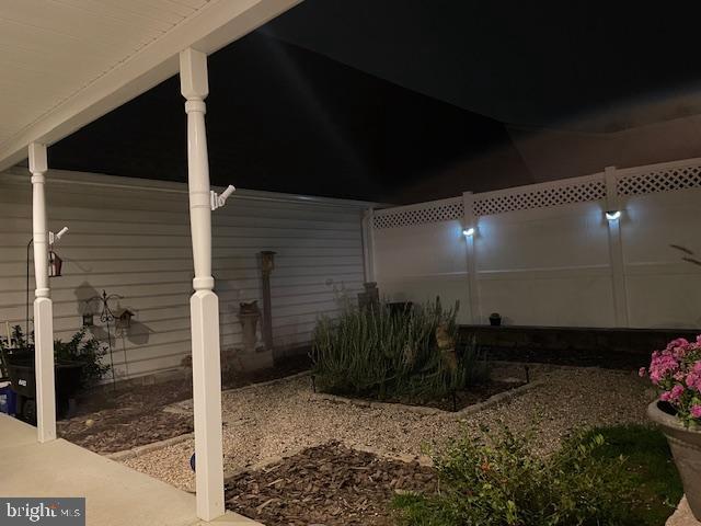 JAMESTOWN SQUARE - Residential