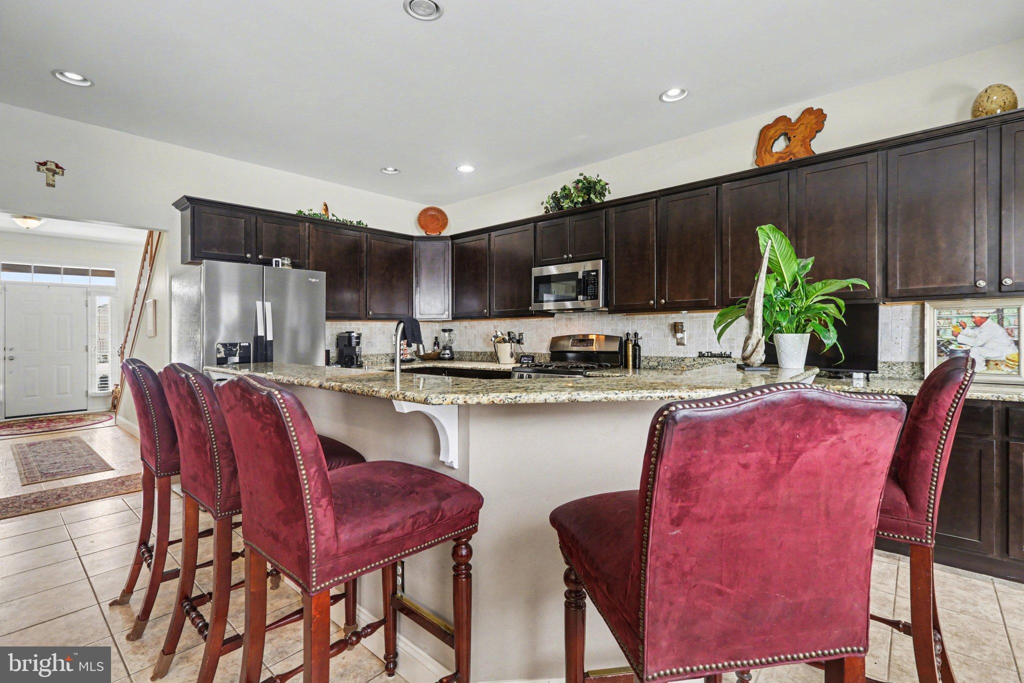 JAMESTOWN SQUARE - Residential