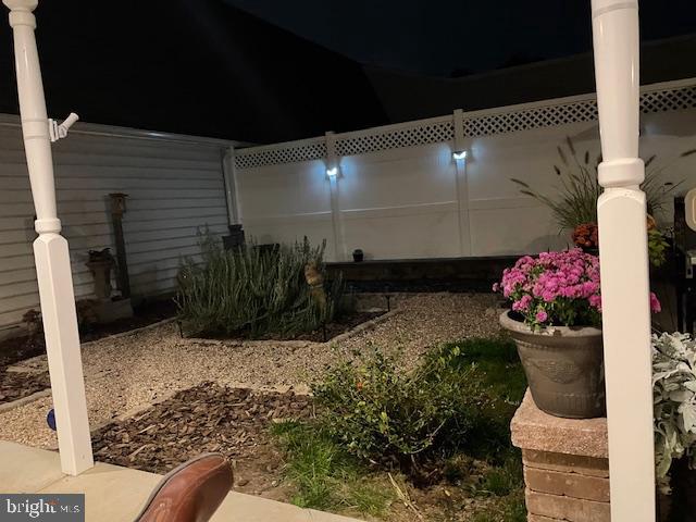 JAMESTOWN SQUARE - Residential