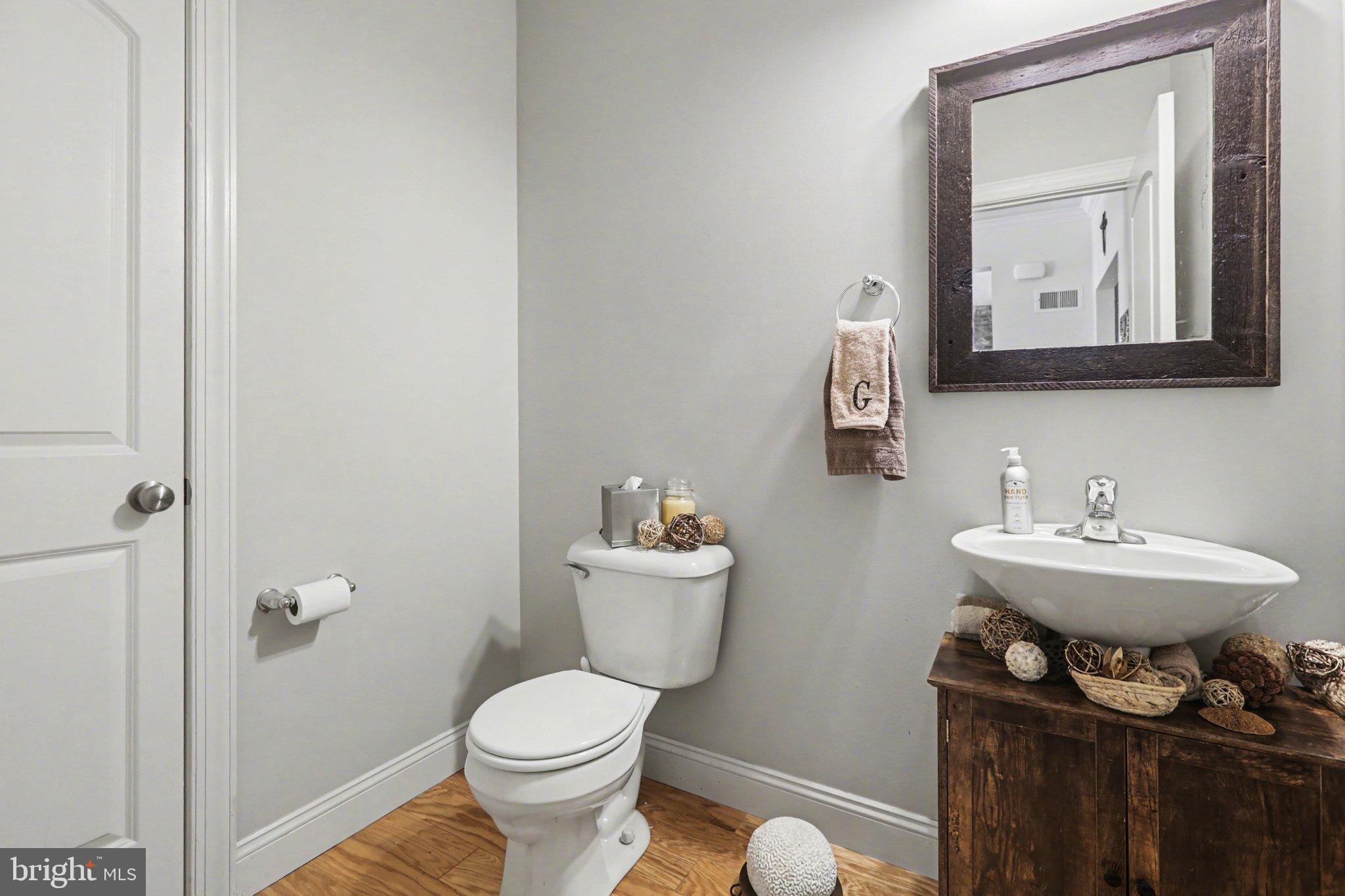 JAMESTOWN SQUARE - Residential