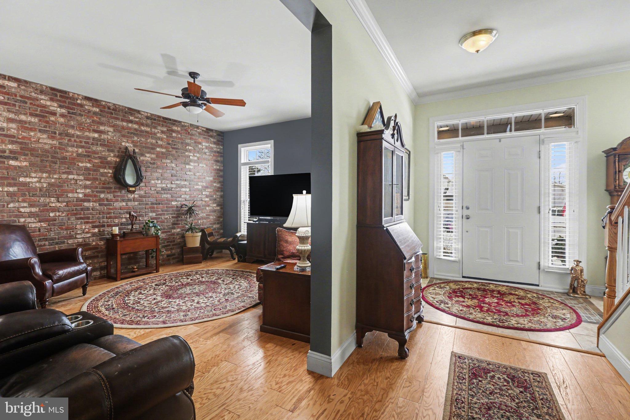 JAMESTOWN SQUARE - Residential