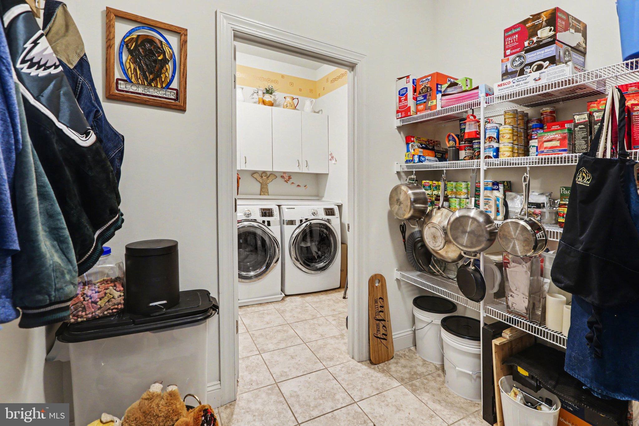 JAMESTOWN SQUARE - Residential