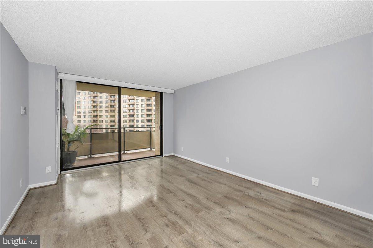 PROMENADE TOWERS - Residential