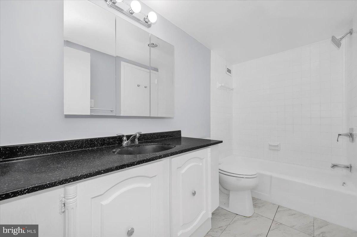 PROMENADE TOWERS - Residential