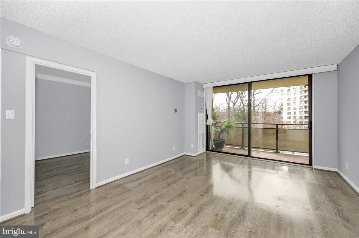 PROMENADE TOWERS - Residential