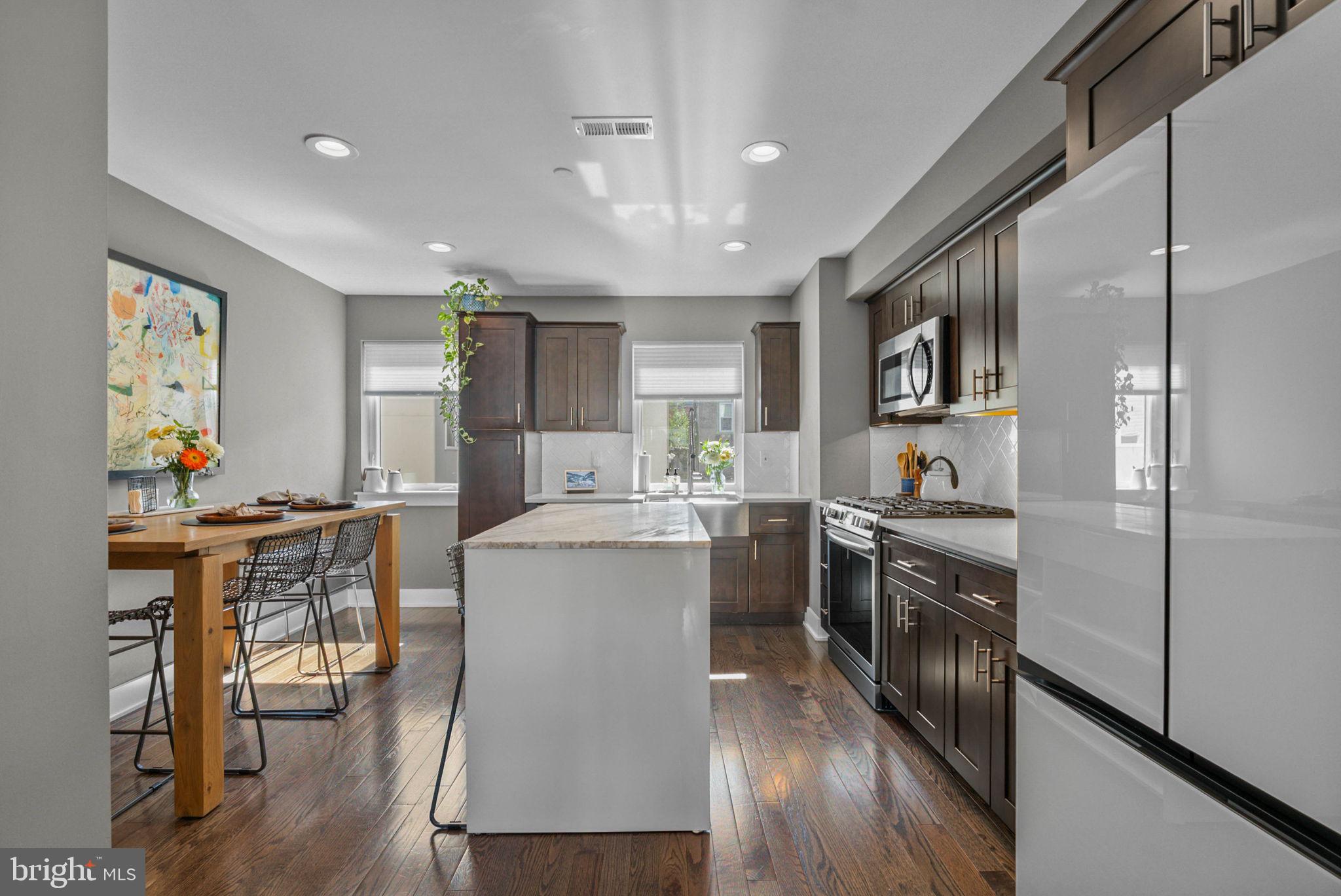 190 W OXFORD STREET