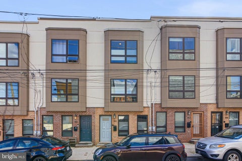 Townhouse For Sale - 190 W Oxford Street<br/> PHILADELPHIA, PA 19122