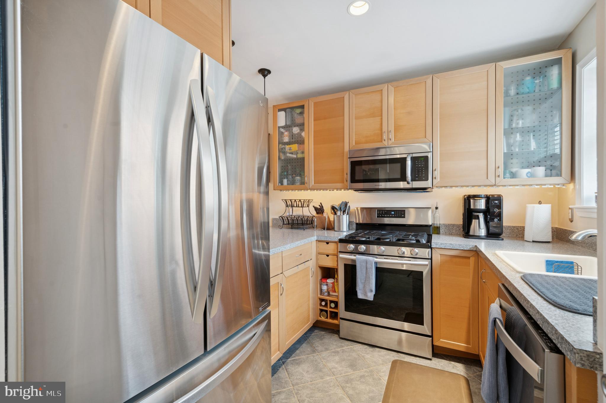 2122 PEMBERTON STREET