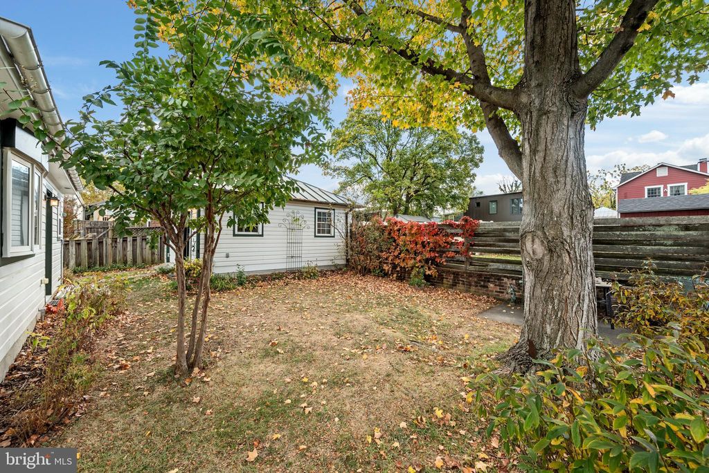 Photo of 17 E Leicester Street, WINCHESTER, VA 22601 (MLS # VAWI2009350)