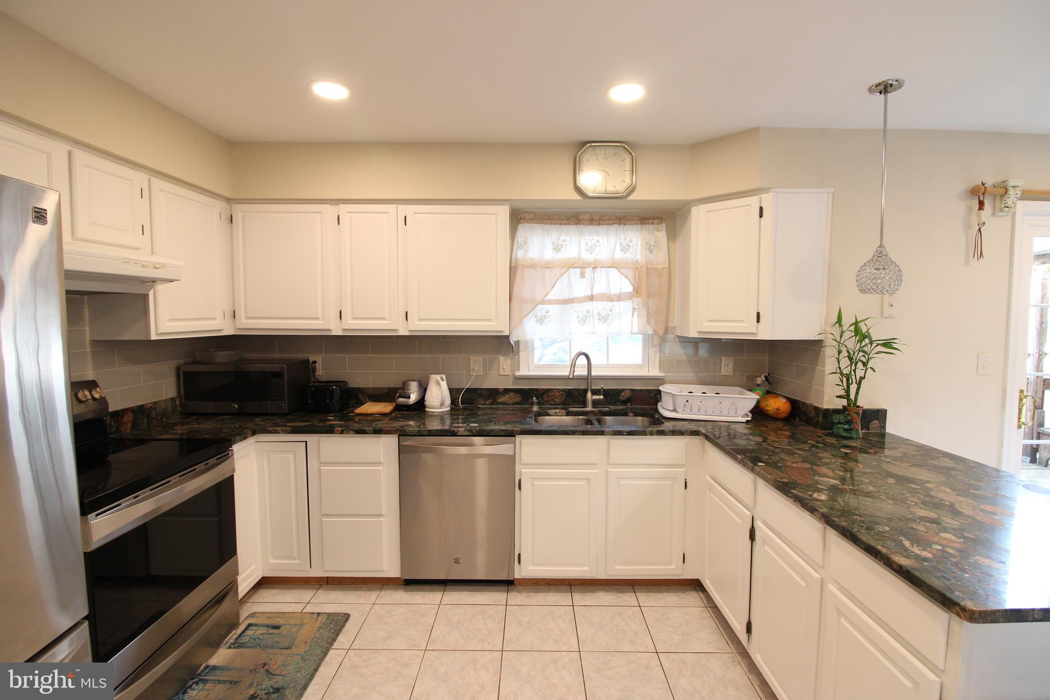 ROLLING BROOK - Residential Lease