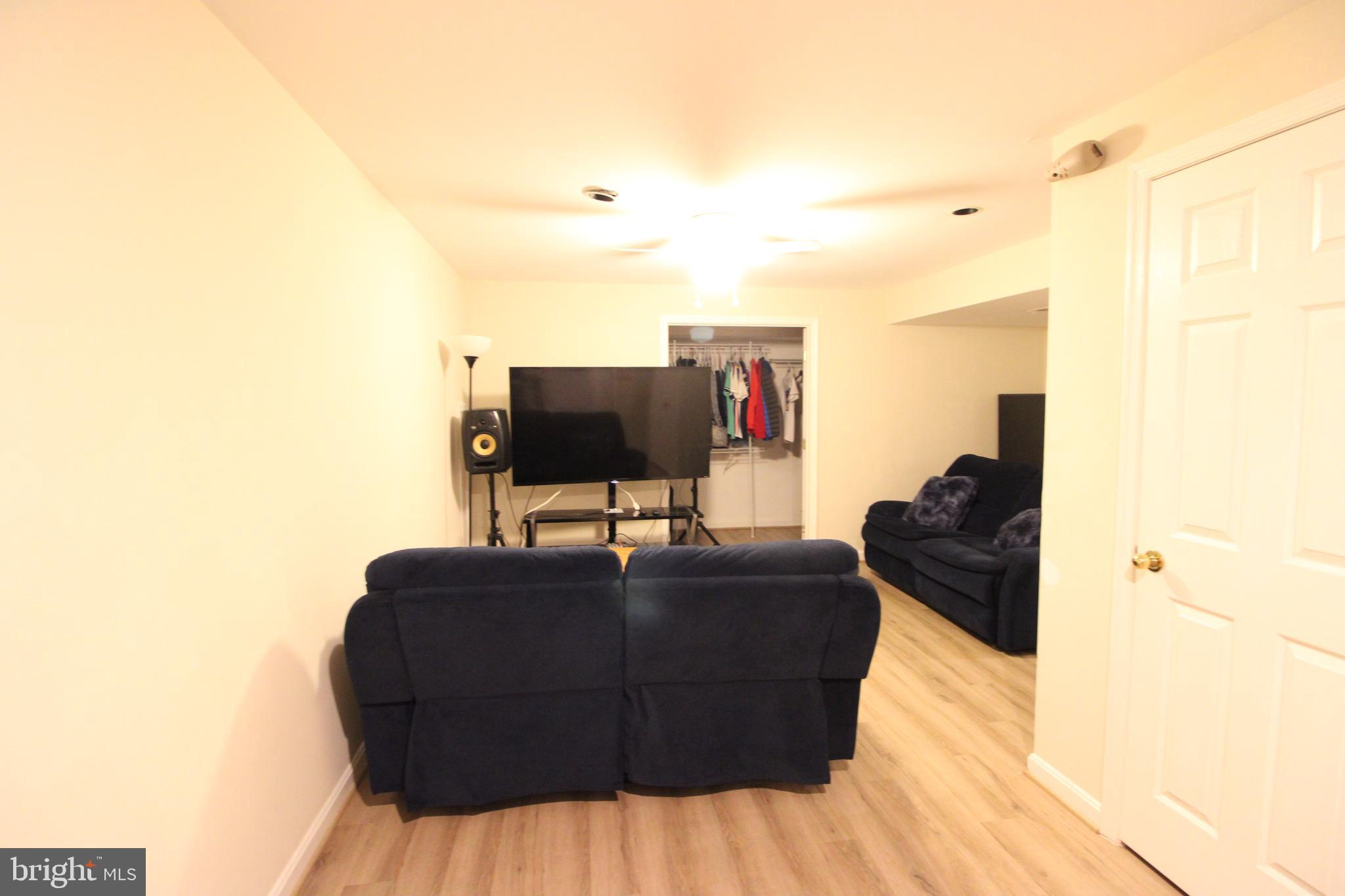 ROLLING BROOK - Residential Lease