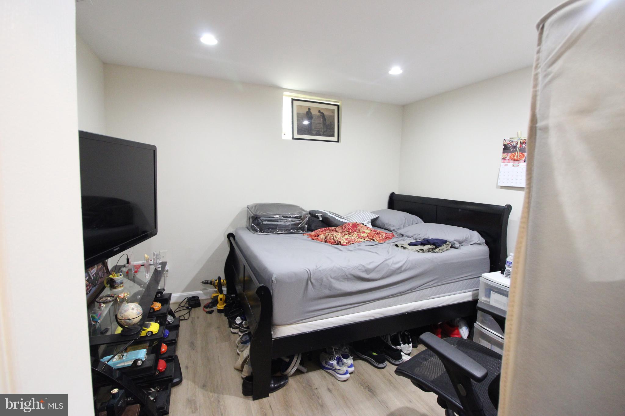 ROLLING BROOK - Residential Lease