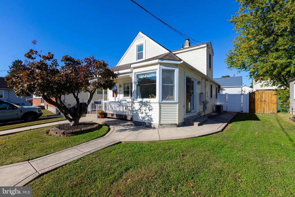 Photo of 82 1st Avenue, BROOMALL, PA 19008 (MLS # PADE2102312)